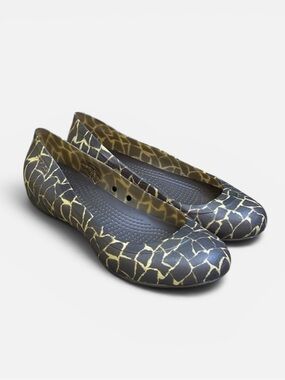 Crocs Carlisa Giraffe Print Flats Women’s Size 6